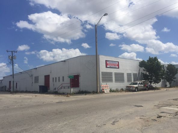 Airport East Warehouse: 3690 NW 52nd St, Miami, FL 33142